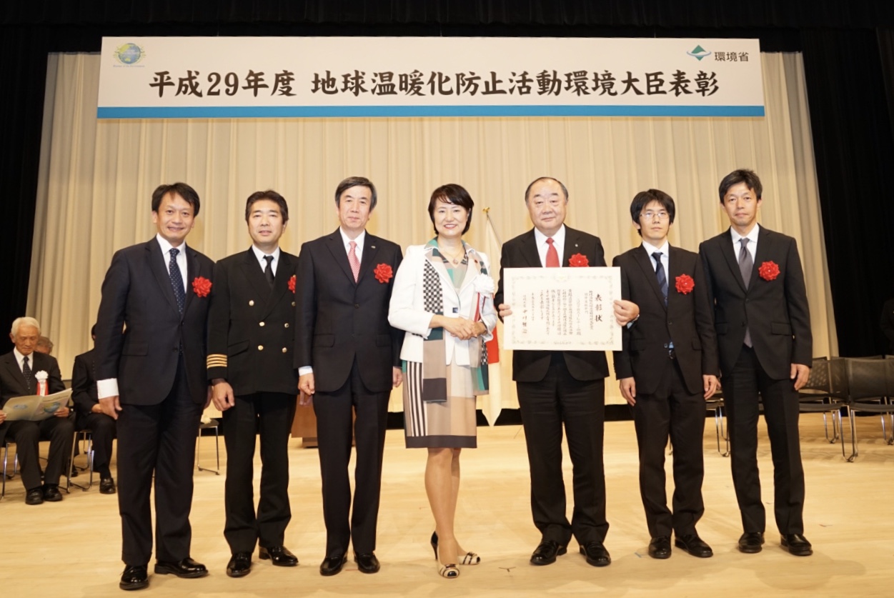 State Minister of the Environment Naomi Tokashiki (center)